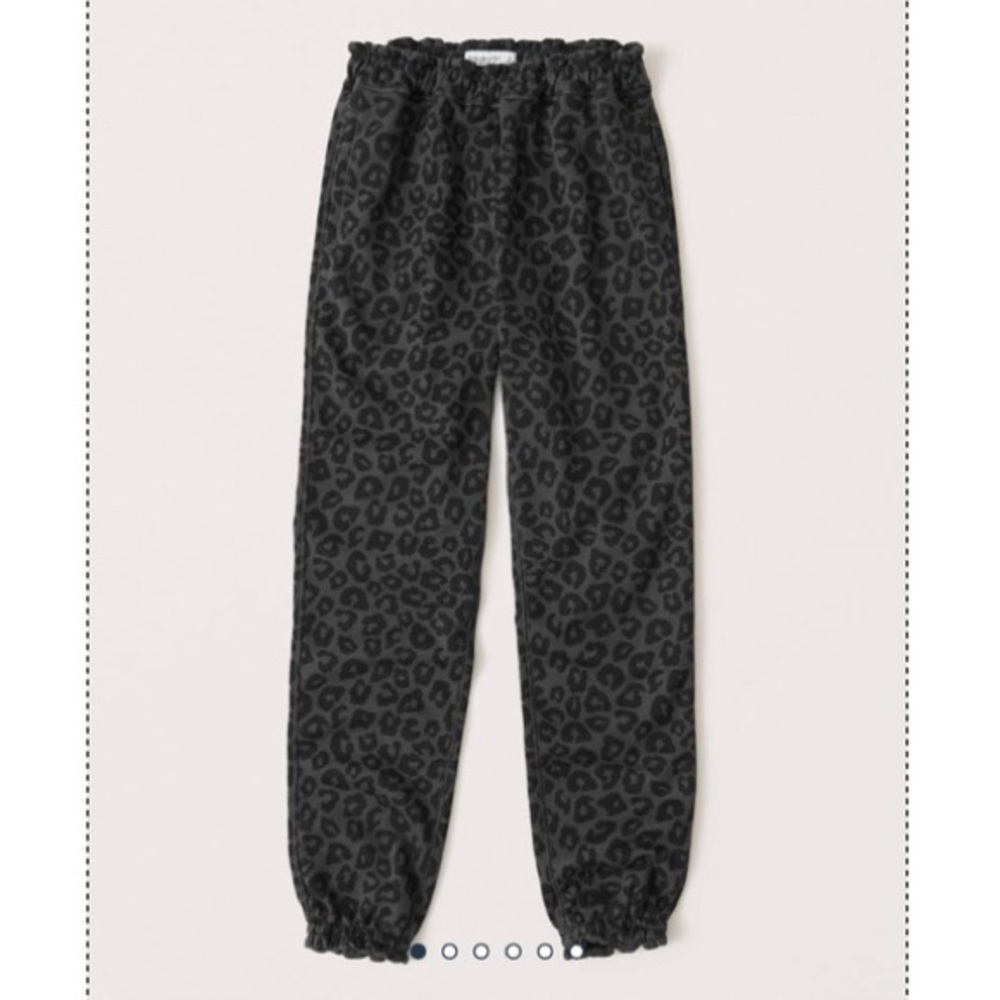Abercrombie & Fitch matching leopard joggers